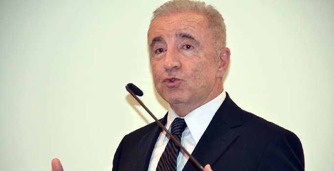 Ünal Aysal: Geri dönmemi önlemek istiyorlar