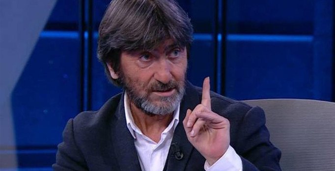 Rıdvan Dilmen’den Galatasaray futbolcularına İstiklal Marşı eleştirisi