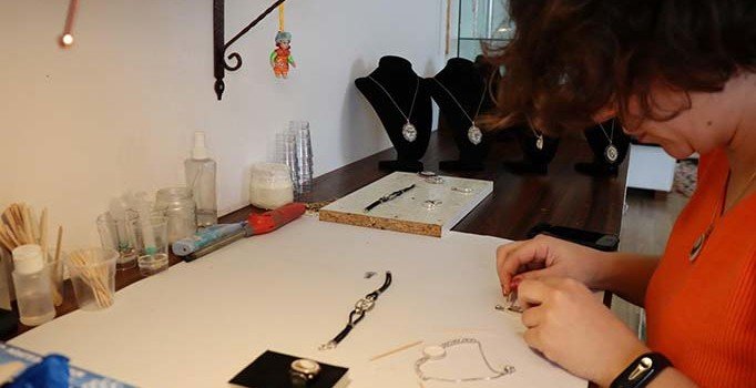 Anne sütü, bebek saçı ve kandan üretiyor! Fiyatı bin 500 lira