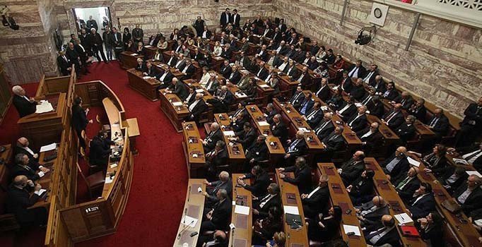 Yunan parlamentosu Makedonya anlaşmasını onayladı
