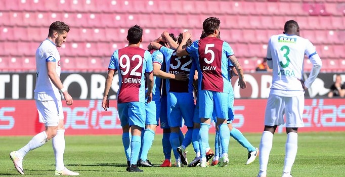 Trabzonspor Karadeniz derbisini farklı kazandı
