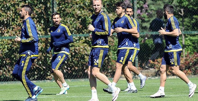 Fenerbahçe Süper Lig'de Medipol Başakşehir'e konuk olacak