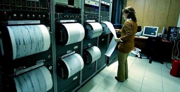 Endonezya'da 5,3 büyüklüğünde deprem