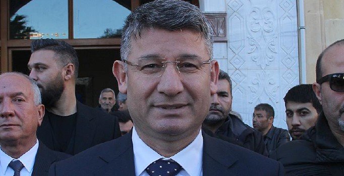 AK Parti'nin adayı Fikret Yeni'yi bıçaklayan saldırgan teslim oldu