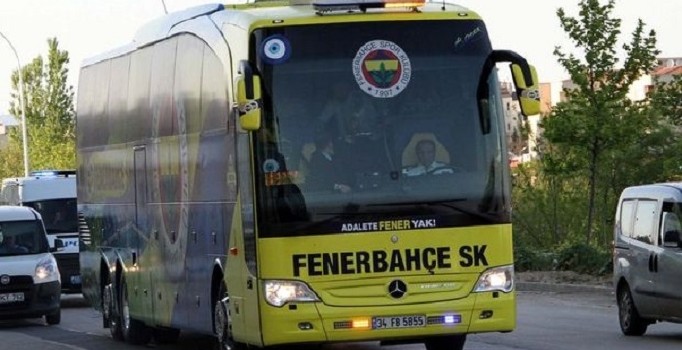 Yanlış yola giren Fenerbahçe otobüsü Başakşehir'e geç ulaştı