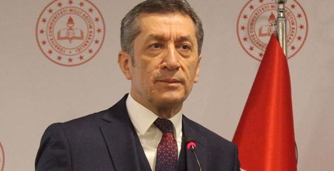 Bakan Selçuk'tan Meclis'te ilk nöbet yorumu: Askerlikte ilk nöbet bana düşerdi