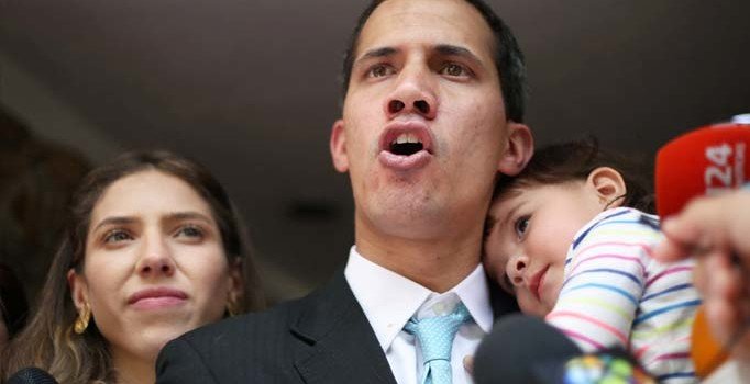 Son dakika! Venezuela polisi Guaido'nun evini kuşatma altına aldı