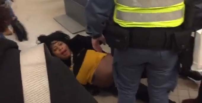 İsveç'te hamile siyahi kadına ırkçı muamele