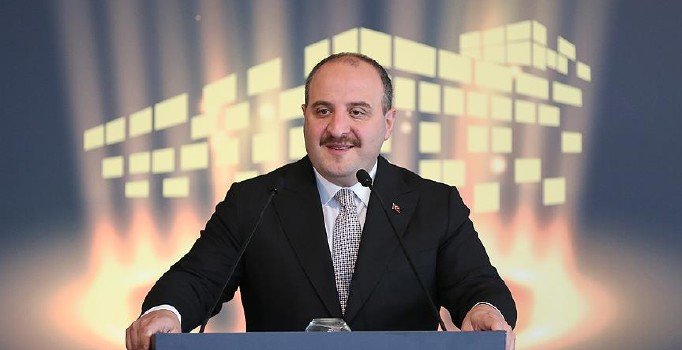 Bakan Varank: Tüm hakları bize ait bir otomobile kavuşuyoruz