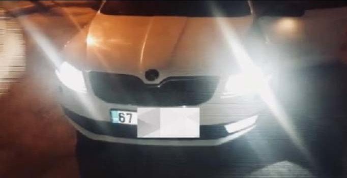 Hem ehliyetsiz hem alkollü hem de çakar lambalı