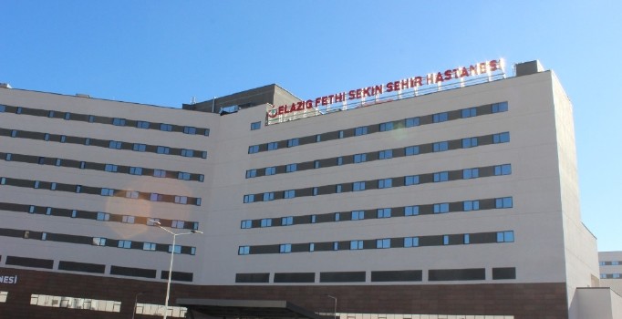 Şehir hastanesinin “Fethi Sekin”  tabelası asıldı