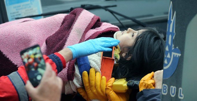 Kartal'daki faciada Havva kurtarıldı