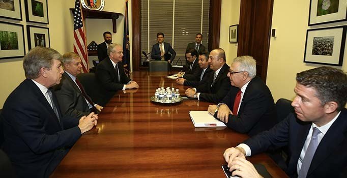 Bakan Çavuşoğlu, ABD'li senatörlerle görüştü