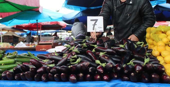 Patlıcanın fiyatı bir haftada yarı yarıya düştü