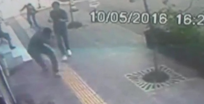 Diyarbakır saldırısı patlama anı - Diyarbakır Bağlar Batıkent kavşağında polise saldırı Video