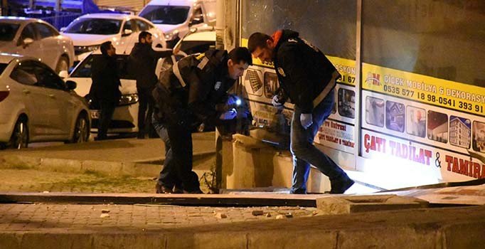 İstanbul'da bir iş yeri önüne bırakılan EYP patladı