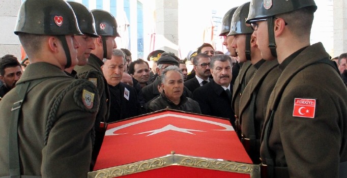 Şehit helikopter pilotuna son görev