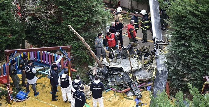 Kaza Kırım Ekibi, Çekmeköy'de düşen helikopter enkazında incelemelere başladı