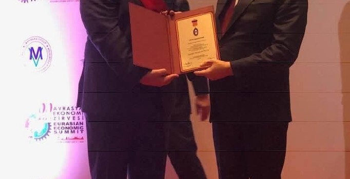 Prof. Dr. Uğur Özgöker’e“Onur Madalyası”