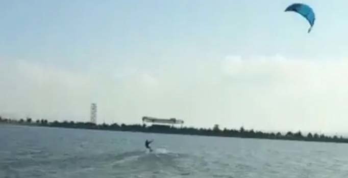 Göle dönen Amik Ovası'nda sörf yaptılar