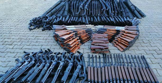 Hakkari'de 396 av tüfeği ele geçirildi