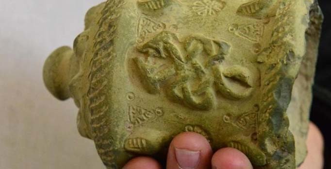 Harran'da bulunan 9 asırlık ilaç şişesindeki dikkat çeken motif