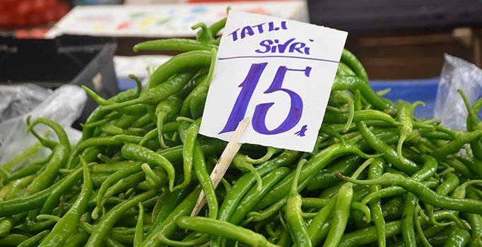 Fiyatı düşmeyen tek sebze sivri biber el yakıyor