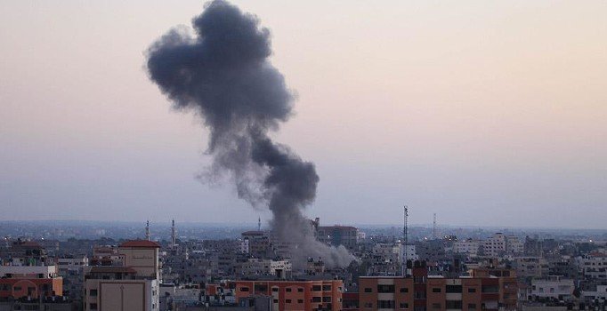 İdlib'e hava ve kara saldırısı: 5 ölü