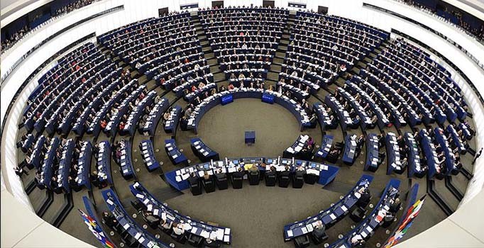 Avrupa Parlamentosu Türkiye'nin vize kararı için olağanüstü toplanacak -Son dakika haberler