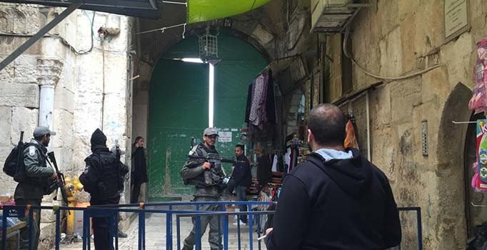 İsrail Mescid-i Aksa'nın tüm kapılarını kapattı