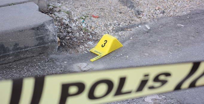 Boşanma aşamasındaki eşi tarafından sokak ortasında katledildi