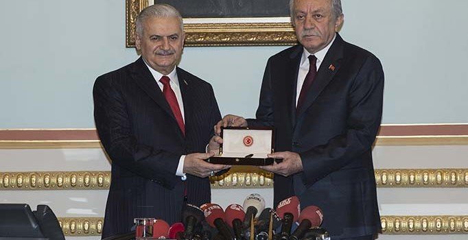 Binali Yıldırım görevini Celal Adan'a devretti: Gönlüm rahat