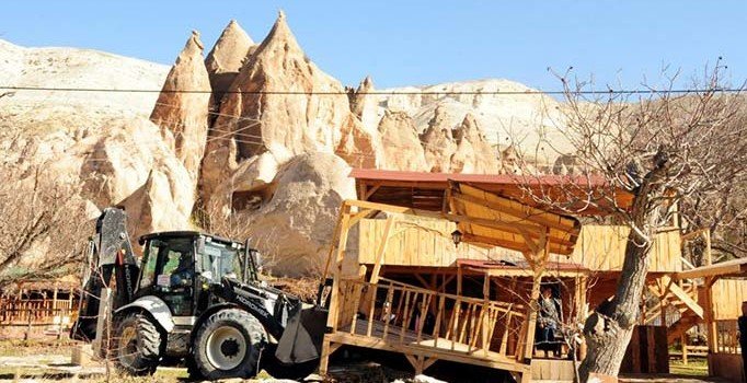 Peribacaları'ndaki kaçak çay bahçesi yıkıldı