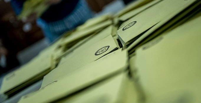 Tehlikenin farkında, ama...