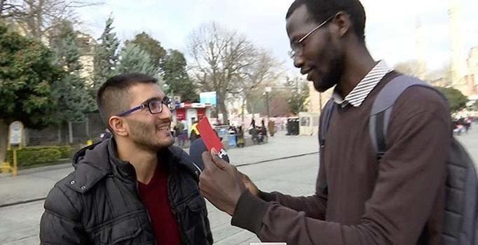 Afrikalı öğrencilerden sosyal deney: 'Zenci' diyene 'kırmızı kart'