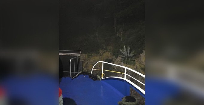 Bostancı-Adalar seferini yapan yolcu motoru karaya oturdu