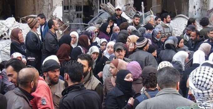 Terör örgütü IŞİD Suriye'de Filistinlilere saldırdı