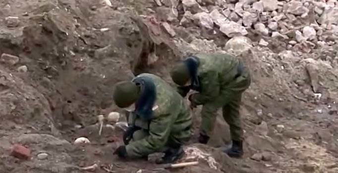 1000 Yahudi erkek, kadın ve çocuğun toplu mezarı bulundu