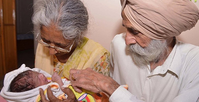 Hindistan'da 72 yaşındaki Daljinder Kaur ilk çocuğunu doğurarak dünyanın en yaşlı annesi oldu