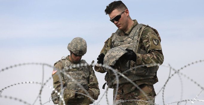 Pentagon Meksika sınırına bin asker daha gönderiyor