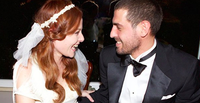 Ünlü çift Naz Elmas ve Emre Kıramer boşandı