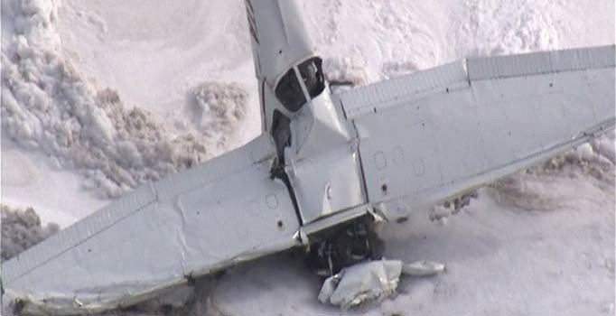 Hollanda’da tek motorlu uçak askeri alana düştü