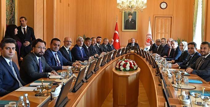 Şentop Meclis Başkanlık Divanı'nı ilk kez topladı