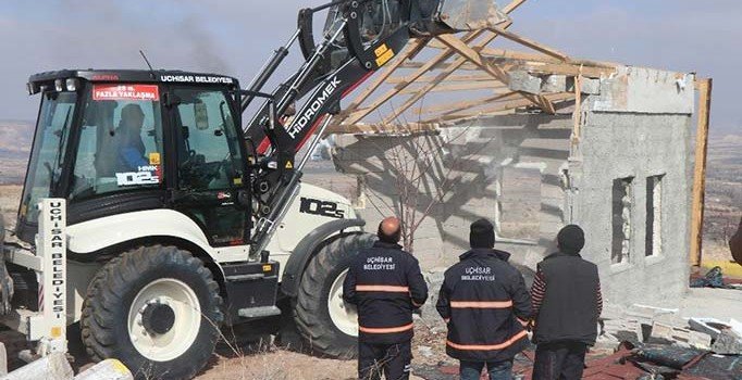 Kapadokya’da kaçak yapıların yıkımları devam ediyor