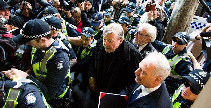 Katolik Kilisesi'nin '3 numarası' cinsel tacizden suçlu bulundu