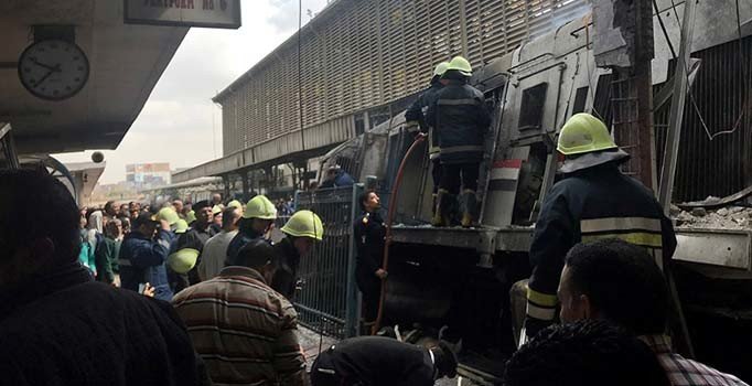 Mısır'da tren istasyonunda yangın: 25 ölü, 50 yaralı