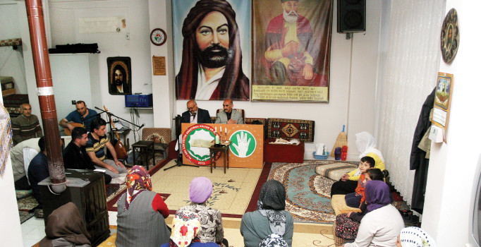 Camiden cemevine ziyaret