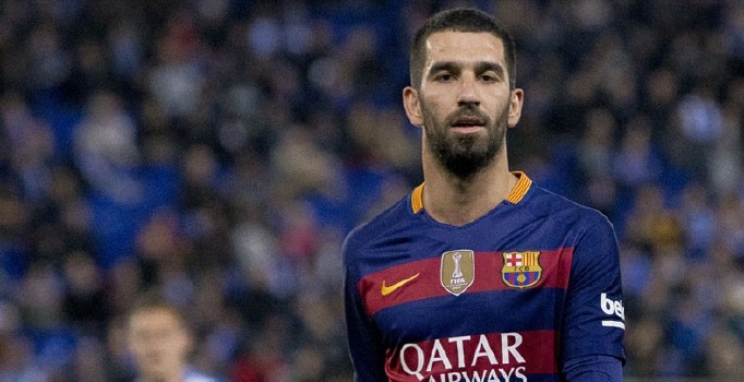 Arda Turan takipçisini tehdit etti: Seni bulacağım ve şov nasıl olacak göreceksin!
