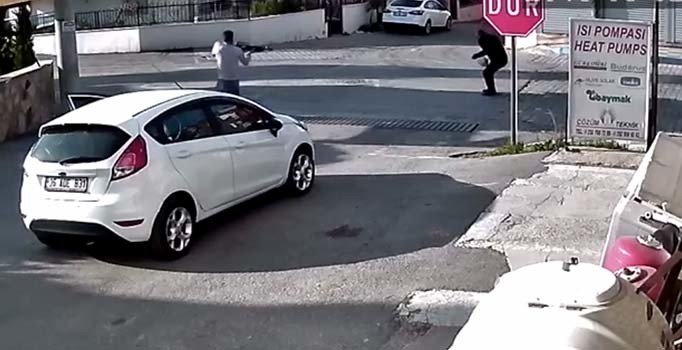 İzmir'de AK Parti belediye meclis üyesi adayına silahlı saldırı