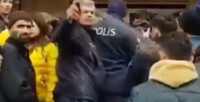 Denizli'de sığınmacılara biber gazı sıkan polise soruşturma